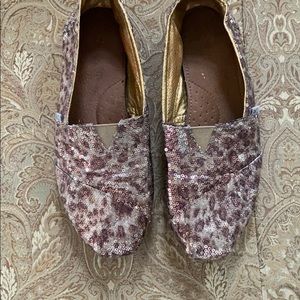 Women’s cheetah Tom’s slip on